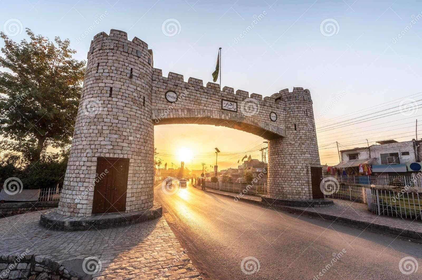 imageye___-_imgi_345_khyber-pass-peshawar-pakistan-gate-was-built-mouth-where-jamrud-fort-also-located-near-city-155406774